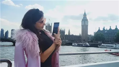 صور جديد للفنانة مي عمر من عاصمة الضباب تخطف الأنظار