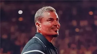 رقم فلكي.. اعرف سعر تيشرت عمرو دياب الذي أثار الجدل في الساحل 