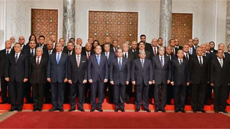 اعرف المحافظين الجدد
