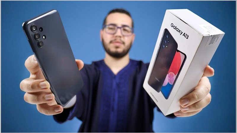 هاتف سامسونج ببطارية