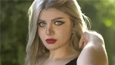 ياسمين الخطيب تطل على جمهورها بإطلالة مثيرة من مطبخها