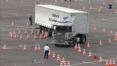 مزق الكتاب المقدس من اسابيع واليوم هجم على الكنيسة إلقاء القبض على سائق بالقرب من فيينا