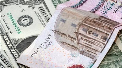 منافسه قوية في تحديث اسعار الدولار اليوم خلال عطلات البنوك هل انتصر السوق السوداء بطرح اعلي سعر ؟