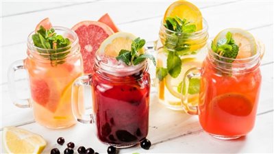 انتعاش مش طبيعي وهتلج .. ماذا يحدث لجسمك عند تناول هذه المشروبات الطبيعية في فصل الصيف 