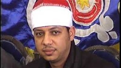 بيلحن القرآن!.. غضب على السوشيال ميديا بسبب طريقة قاريء شهير في الترتيل