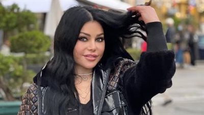 إطلالة مثيرة للفنانة هيفاء وهبي بفستان قصير والمتابعين ينبهرون بجمالها