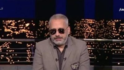 سر ظهور تامر أمين بنظارة سوداء على الهواء في برنامجه آخر النهار 