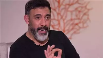 عمرو مصطفى يحتفل بالمرأة على طريقته ويطرح لها أغنية 