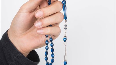 لو عندك سبحة هتكسب 30 ألف جنيه .. ما هو  سر الإقبال على شراء السبح القديمة بارقام خيالية ؟ 