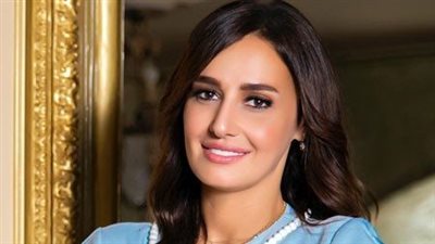 حلا شيحة تثير الجدل بين القيل والقال بسبب هذه الصورة والتوب المكشوف