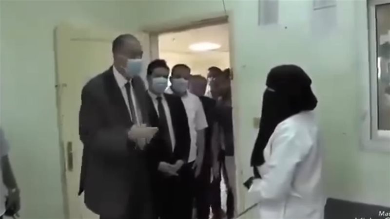 محافظ سوهاج والطبيبة