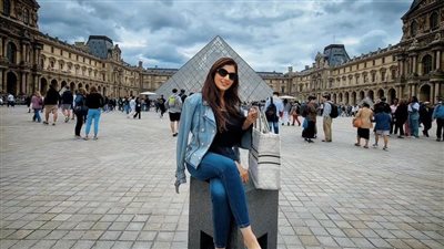 أسعار ملابس مي عمر تقلب السوشيال ميديا.. اعرف الشبشب بس بكام؟