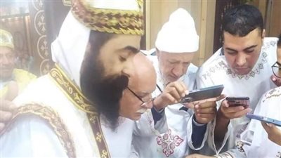 معجزة حدثت أثناء صلاة الأب جوناثان بالكشح.. اعرف التفاصيل وشاهد الصور