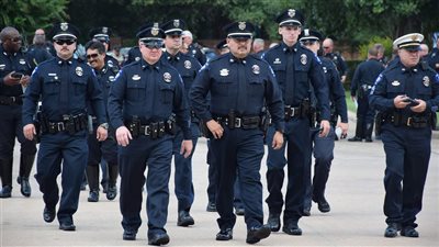 لماذا يتلى القرآن الكريم في جنازة ضابط أمريكي.. اعرف التفاصيل