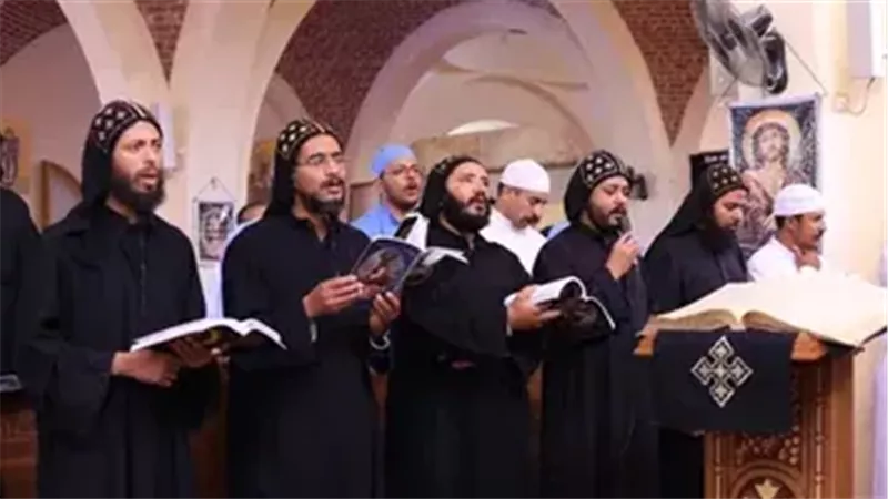 الأقباط يصلون من