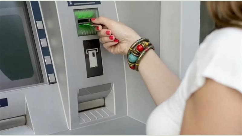 سحب وإيداع الأموال