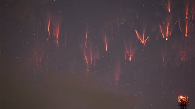 العفاريت الحمر...على خطى ليلى عبد اللطيف عبير فؤاد تتوقع انقطاع الانترنت عن العالم تتبعه كوارث أخرى