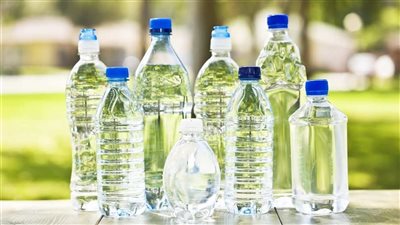 شرب المياه فى الزجاجة البلاستيكيه يهدد صحة الجسم بأكمله وخصوصًا الكلى