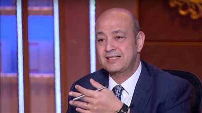 تعليق غريب… شاهد تعليق عمرو أديب عن حادث وفاة المنتجين الأربعة