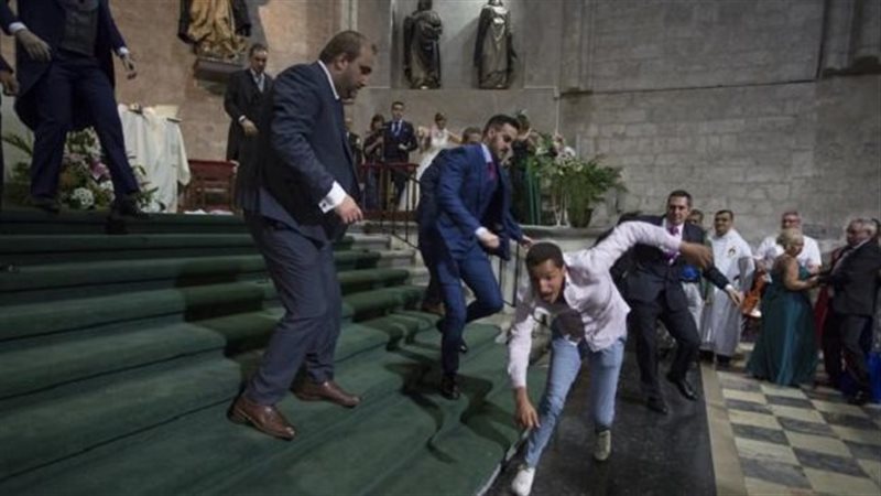 رجلاً من أصل مغربي
