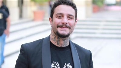 غياب أحمد الفيشاوي عن جنازة والدته لوجوده خارج مصر