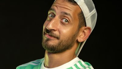 بلوجر شهير لم تكن تتوقع أن يكون قريب تلك الممثلة المشهورة 