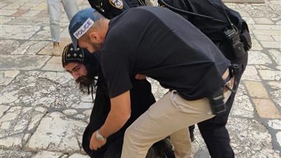 فيديو عاجل من أمام دير السلطان وكلمة الأنبا انطونيوس بعد الاعتداء عليه وعلي الرهبان من قبل القوات الإسرائيلية