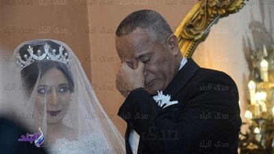 أحمد موسي يرقص ويبكى فى ان واحد فى حفل زفاف ابنته ورد فعل غريب من ابنتة