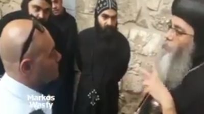فيديو الأنبا انطونيوس من امام دير السلطان يزلزل الفيسبوك شاهد ماذا قال لضابط اسرائيلي بمنتهي الجرأه
