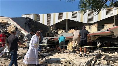سقوط عشرات الضحايا بعد انهيار سقف الكنيسة على المصلين بهذه الدولة منذ قليل