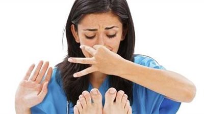 رائحة رجلك كريهه اعرف السبب و٥ طرق هتخلصك منها...لكن فى تلك الحالة عليك الذهاب للطبيب فورا