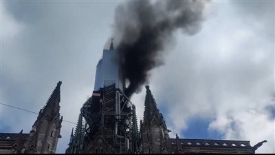 ايه اللى بيحصل ده تانى...حريق هائل ينهى تاريخ كنيسة كبيرة جدا وتاريخية بفرنسا والحزن يسكن قلوب الملايين