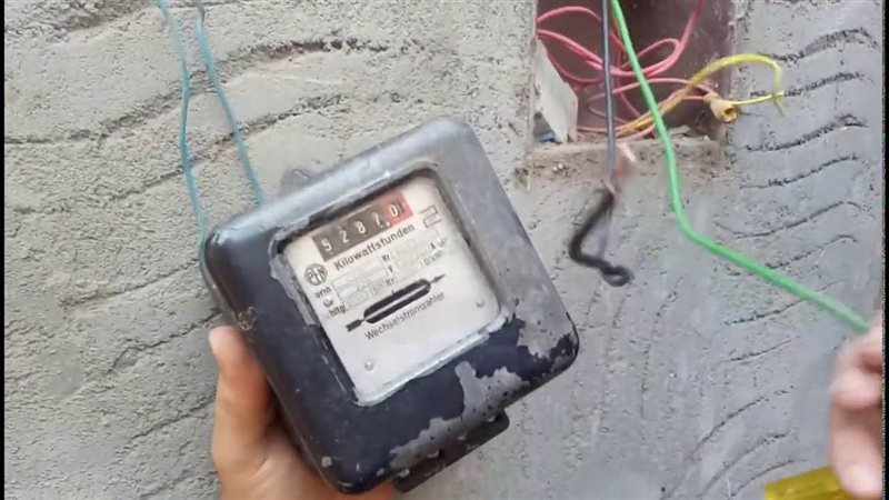عداد كهرباء قديم