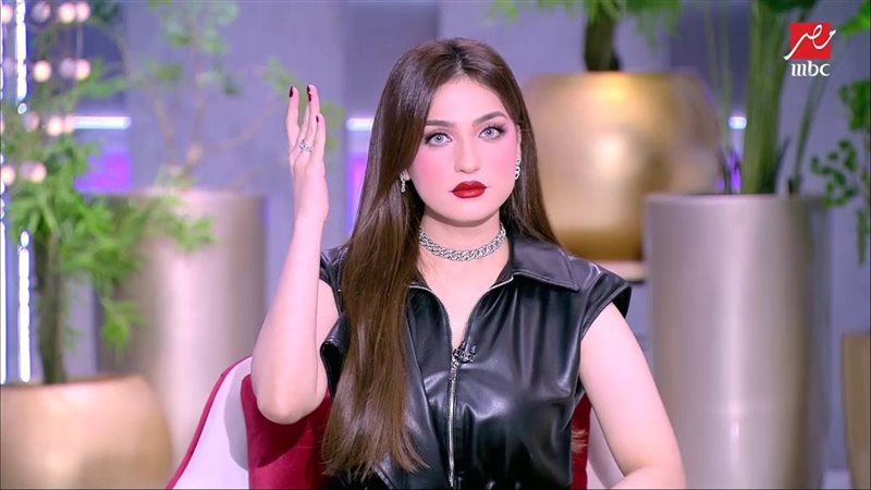 ياسمين عز تهاجم تكاليف