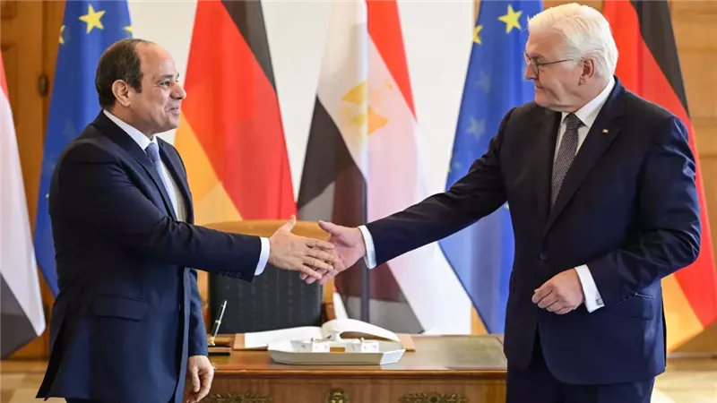 ما سر لقاء ومرافقة