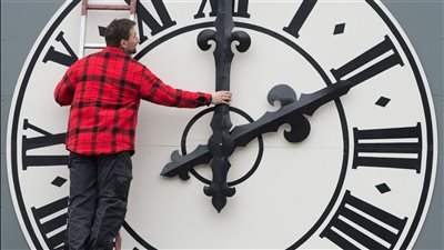 الحكومة تكشف رسمياً عن موعد غلق المحلات في مصر 2024: تفاصيل تطبيق التوقيت الشتوي وانتهاء الصيفي - يوم الجمعة هترجع ساعتك 60 دقيقة