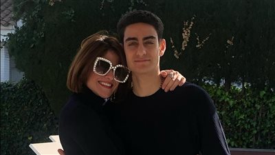 هيدي كرم أغرب أم في مصر تظهر في صور مع ابنها وتؤكد أنها لم تكن صارمة
