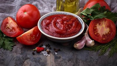 الطماطم المفعصة....قبل ما تفكرى انك تخزنى طماطم احذرى تلك الطريقة الغير صحيحة فقد تصيبك بأخطر الأمراض