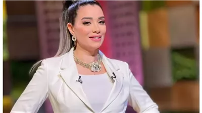 مروة صبري تشن هجوم على رانيا يوسف.. صوتك وحش وخسرتي جمهورك