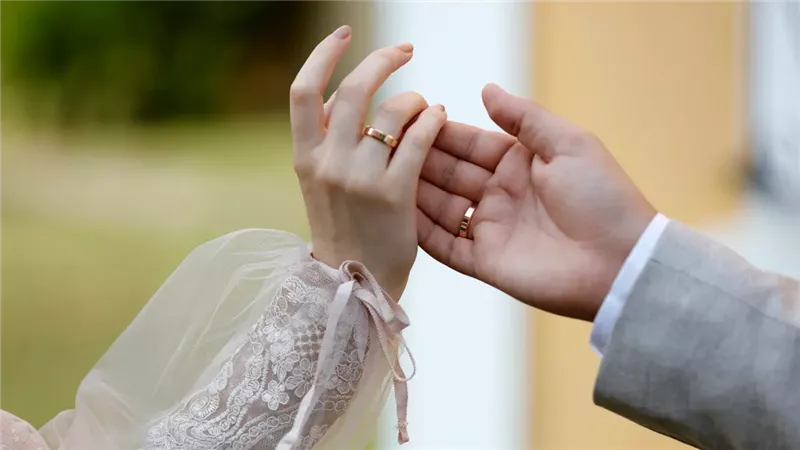 أخبارًا سارة وسعادة