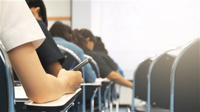 إجابتة صدمت الجميع .. طالب يثير دهشة المعلمين في الامتحانات اجابة غير متوقعة ادهشت المدرسين ماذا كتب ؟