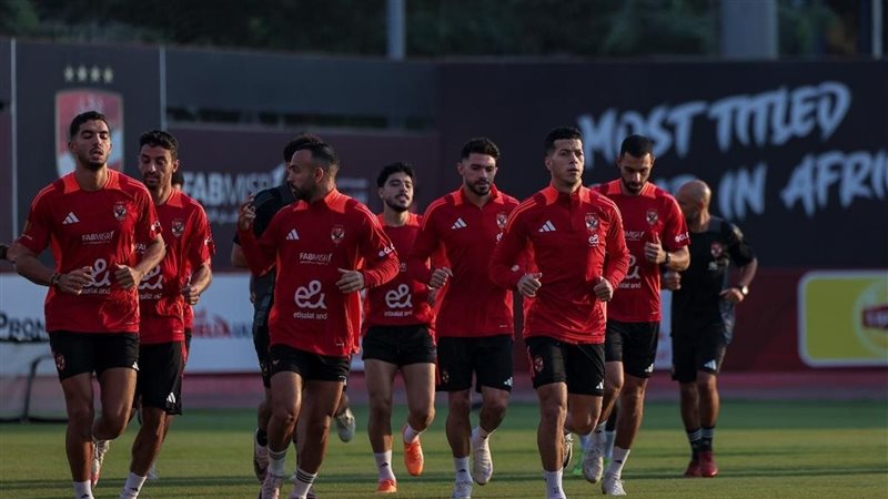 ماذا يحدث في النادي