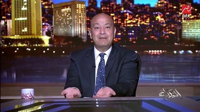 عمرو أديب يوجه تحذيرًا للاعبي الزمالك بعد الفوز على بيراميدز: «لو لعبتوا كده قدام الأهلي.. هنخسر!»