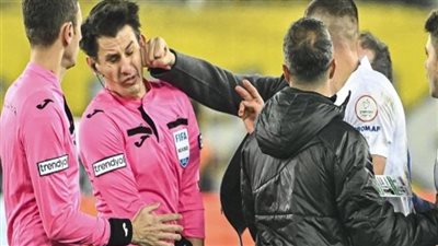 حكم الكلام عليه كتير واتضرب من رئيس نادي أنقرة.. مَن هو حكم مباراة الأهلي والعين؟