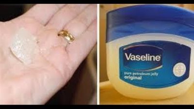 تعالي اقولك وصفة ترجعك عشرين سنة :  استخدمي القرنفل والفازلين بهذه الوصفة وهتندهشي لما تشوفي النتيجة