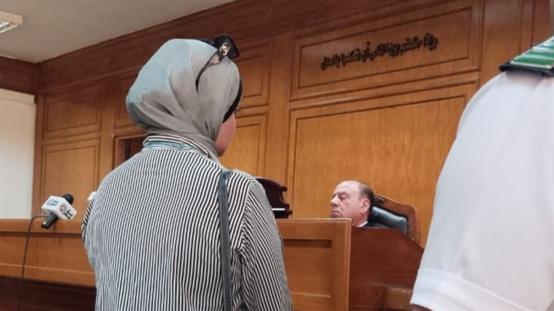 طبيبة