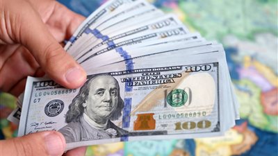 هبوط العمله الخضراء داخل 10 بنوك مصريه.. سعر الدولار مقابل الجنيه اليوم السبت 17 مايو 2025 (الأخضر بكام الآن)