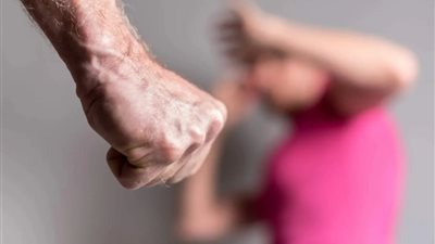 معلم بالجيزة يواجه عقوبات بالجملة لتعديه على طالبة والتنمر عليها .. تفاصيل