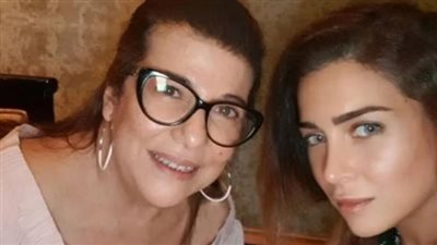 صدمة قوية .. السر وراء عدم حضور مى عز الدين جنازة والدتها من كنيسة الملاك ميخائيل