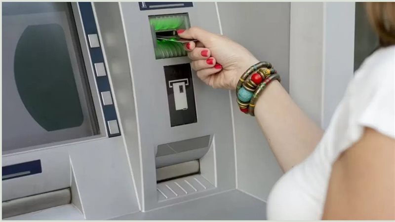 رسوم السحب من ماكينات